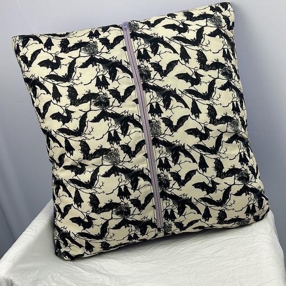 Homemade brand new T-shirt pillow.  Haunted house Bats Halloween accent pillow - Picture 5 of 8
